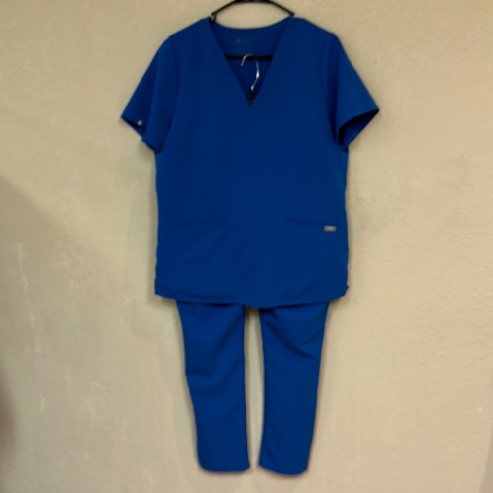 FIGS scrub set casma top and pants blue size M